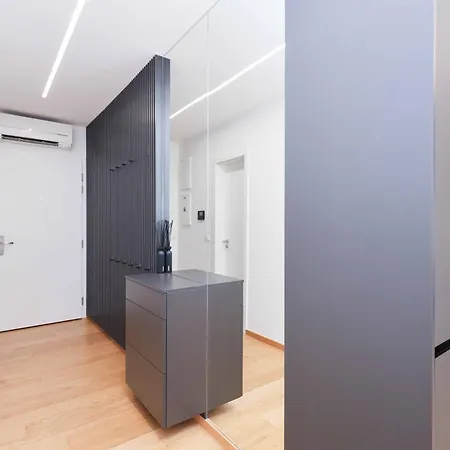 Downtown Luxe Retreat- Konventna Apartament Bratysława