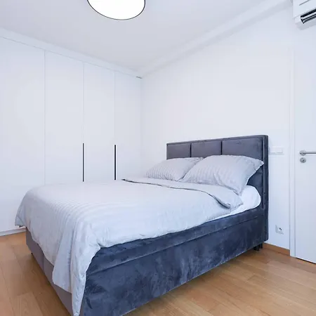 Apartment Downtown Luxe Retreat- Konventna *