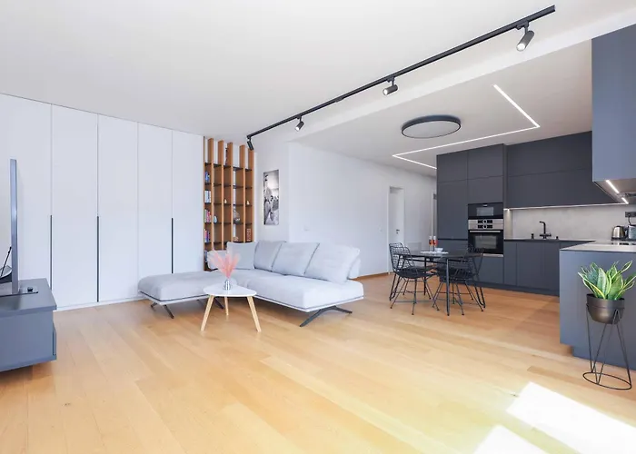 Downtown Luxe Retreat- Konventna Apartman