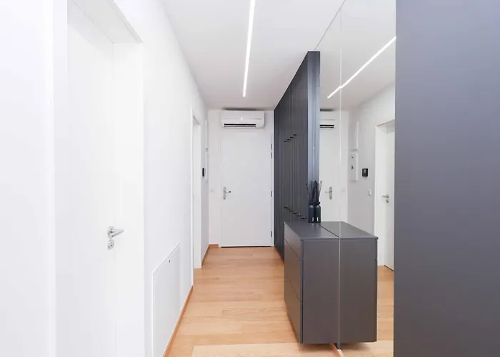 Downtown Luxe Retreat- Konventna * Bratislava