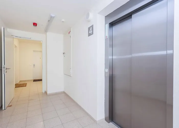 Downtown Luxe Retreat- Konventna Apartmán *