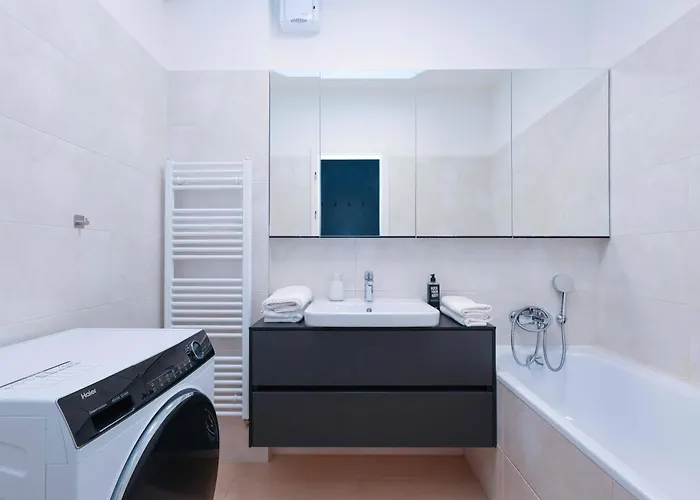 Appartement Downtown Luxe Retreat- Konventna *