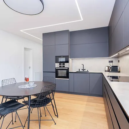 Downtown Luxe Retreat- Konventna Братислава