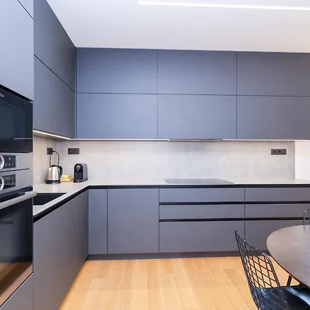 Downtown Luxe Retreat- Konventna Bratislava