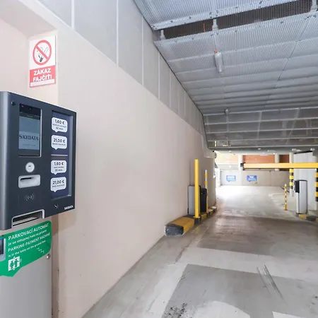 Lägenhet Downtown Luxe Retreat- Konventna Bratislava